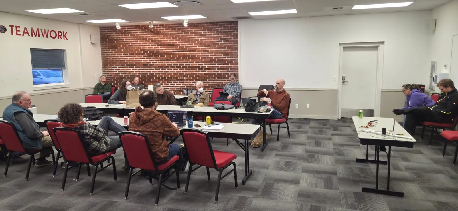 Vashon MeshCore group meets at Penny Farcy conference room